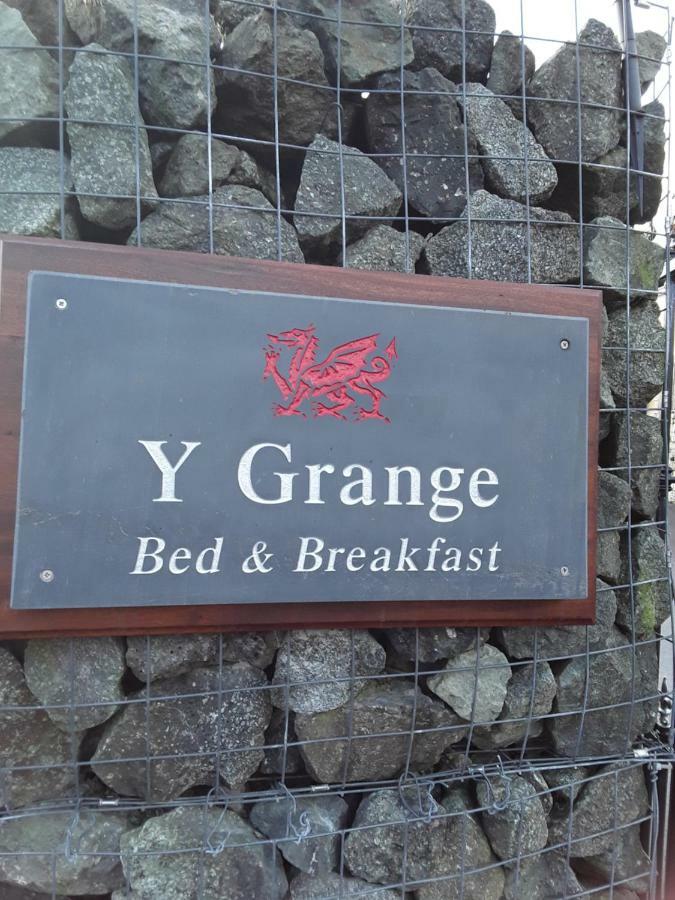 مبيت وإفطار Llanfihangel-y-Creuddyn Y Grange المظهر الخارجي الصورة